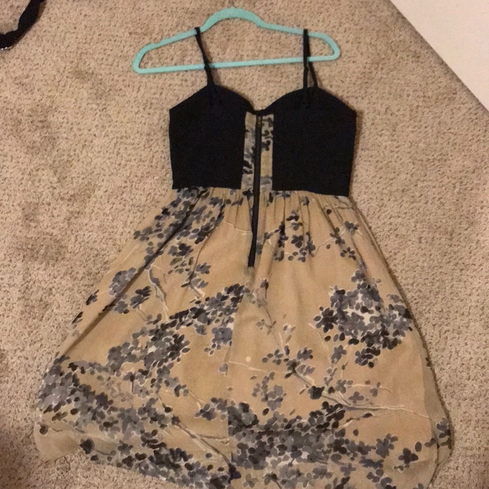Summer/ Spring Dress - Picture 4 of 4